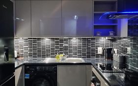 Stylish London Apartment & Free Parking