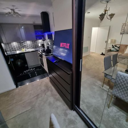 Stylish London Apartment & Free Parking Exterior photo