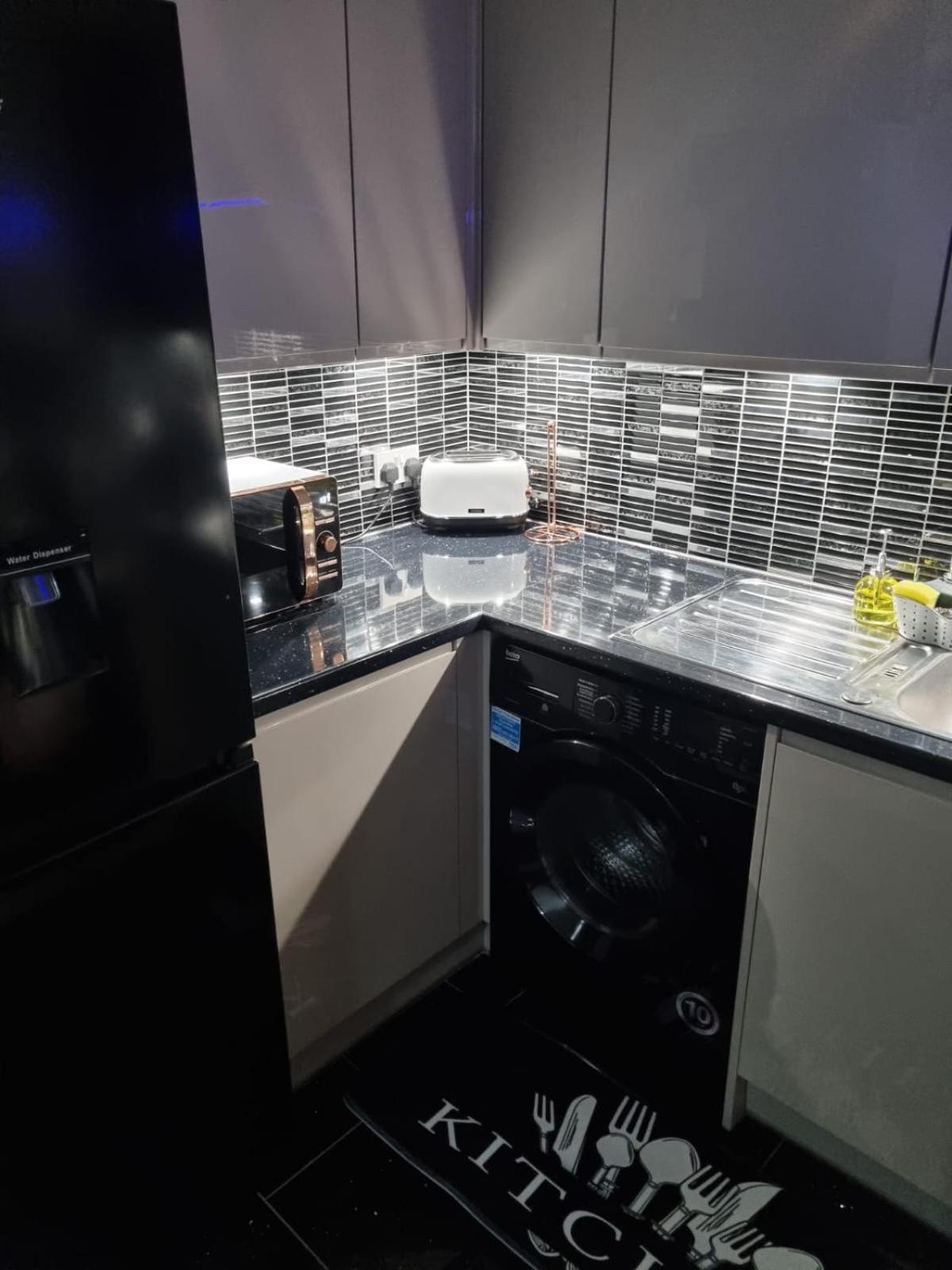 Stylish London Apartment & Free Parking Exterior photo